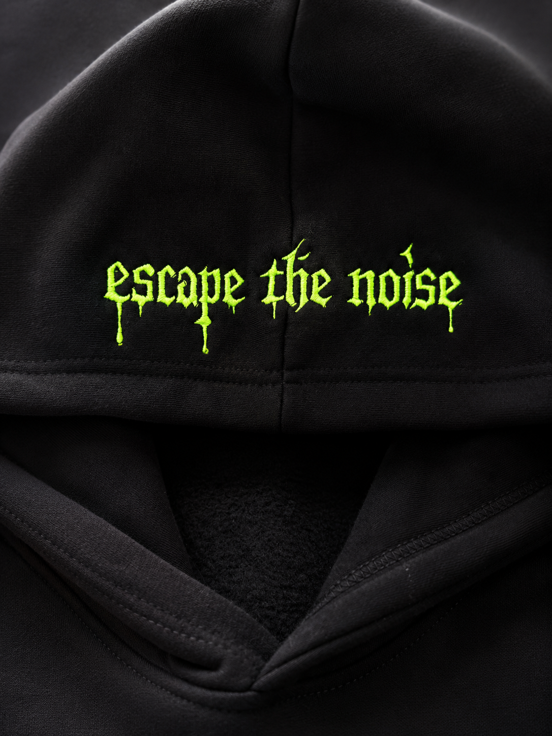 ESCAPE THE NOISE HOODIE - BLACK / GREEN